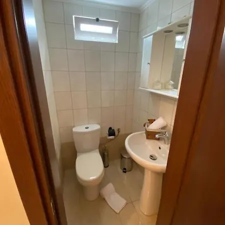 Spacious & Modern New Apartment *
